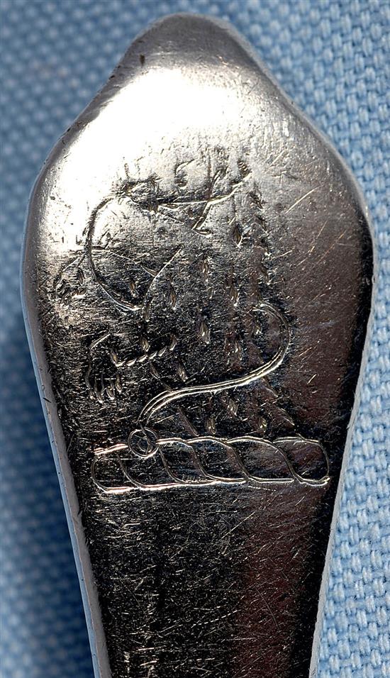 A pair of William III silver dognose rat tail table spoons Length 197mm, weight 4.5oz/143grms
